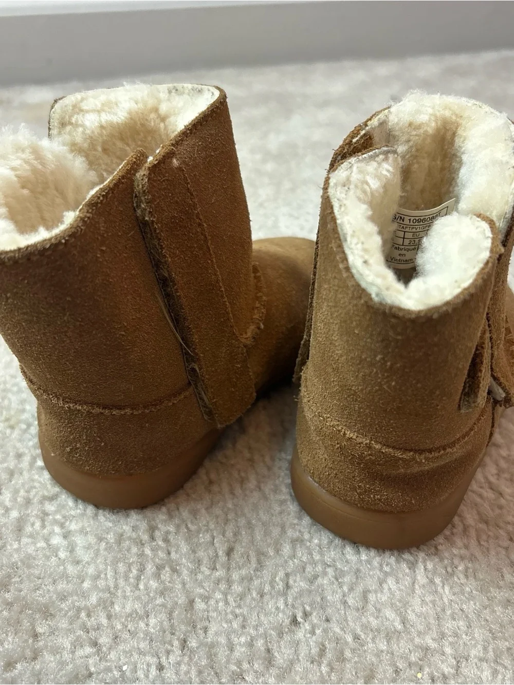 UGG Kids Chestnut Suede Shearling-Lined Boots KELLAN II